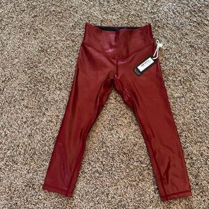 LUR’V Shiny Capri Deep Red Leggings